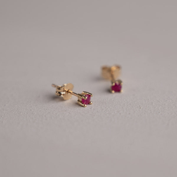 SIMPLE GEM RUBY SOLID GOLD STUD EARRING