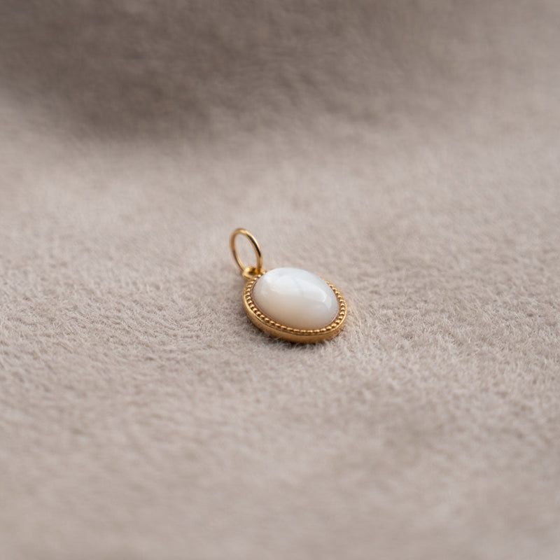 CHARLOTTE PEARL GOLDEN PENDANT