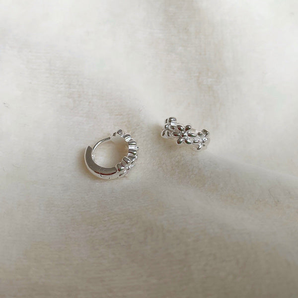 YDUN SMALL SILVER CREOL EARRING