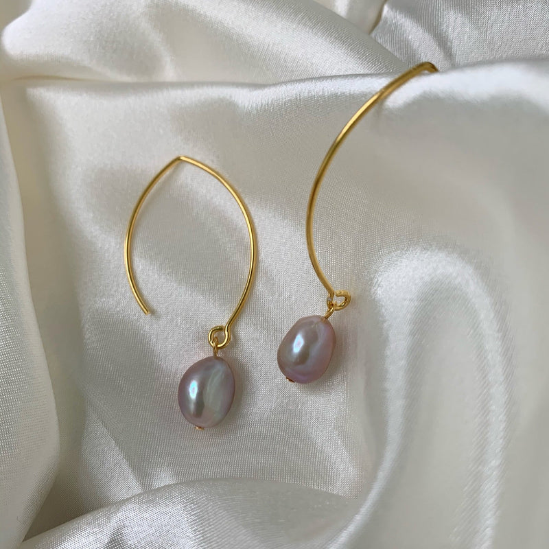 ELSA ROSE BAROQUE PEARL GOLDEN OVAL CREOL EARRING