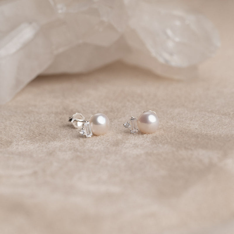 KIRSTIN PEARL SILVER EARRING