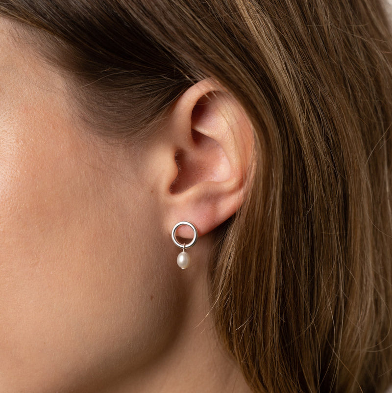 MONA WHITE PEARL SILVER EARRING
