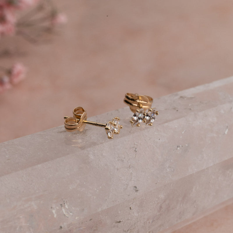 PARIS CRYSTAL SOLID GOLD STUD EARRING