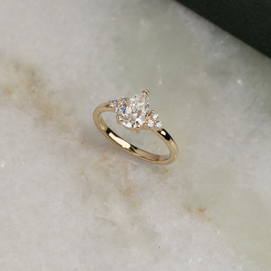 SOLITAIRE OVAL-CUT LAB-DIAMOND RING - 1.0ct - YG – Sisi Copenhagen