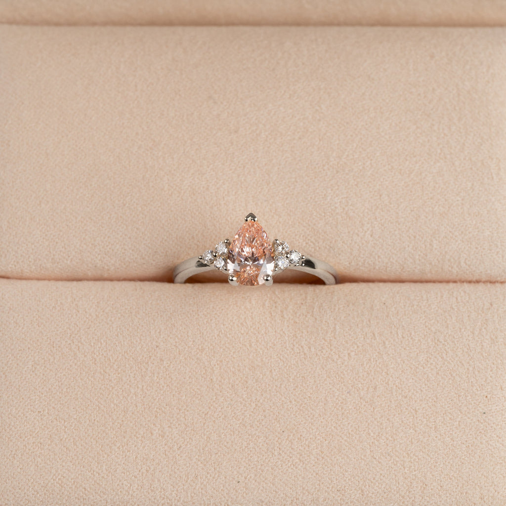 PEAR-CUT TRIAD PINK LAB-DIAMOND RING - 1.15ct - WG – Sisi Copenhagen