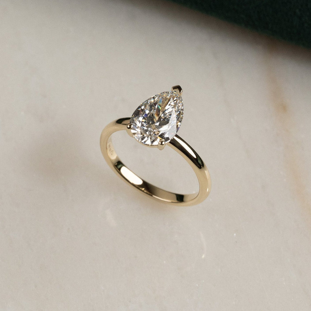 SOLITAIRE OVAL-CUT LAB-DIAMOND RING - 1.0ct - YG – Sisi Copenhagen
